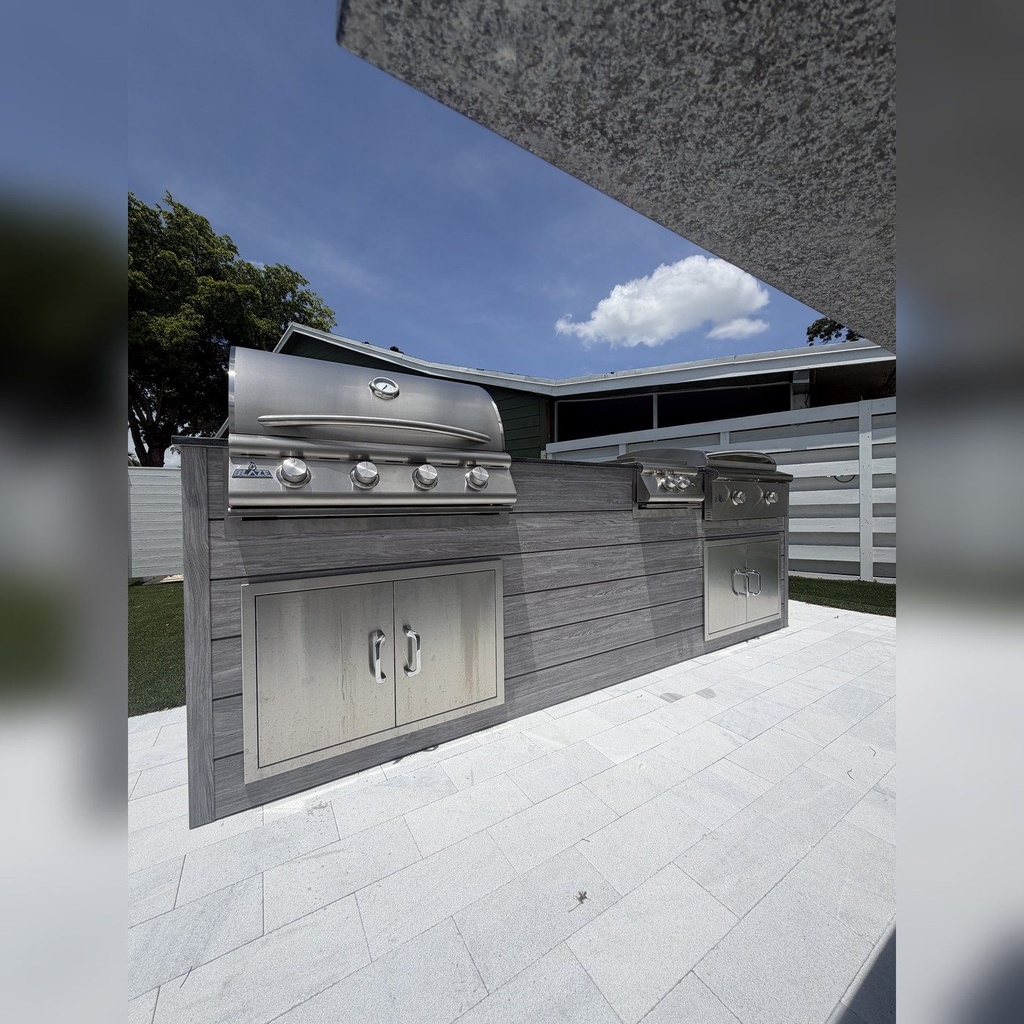 As installed by Perello Patio · Outdoorkitchen 10 ft · Barnboard Grey · Blaze BLZ-4LTE3