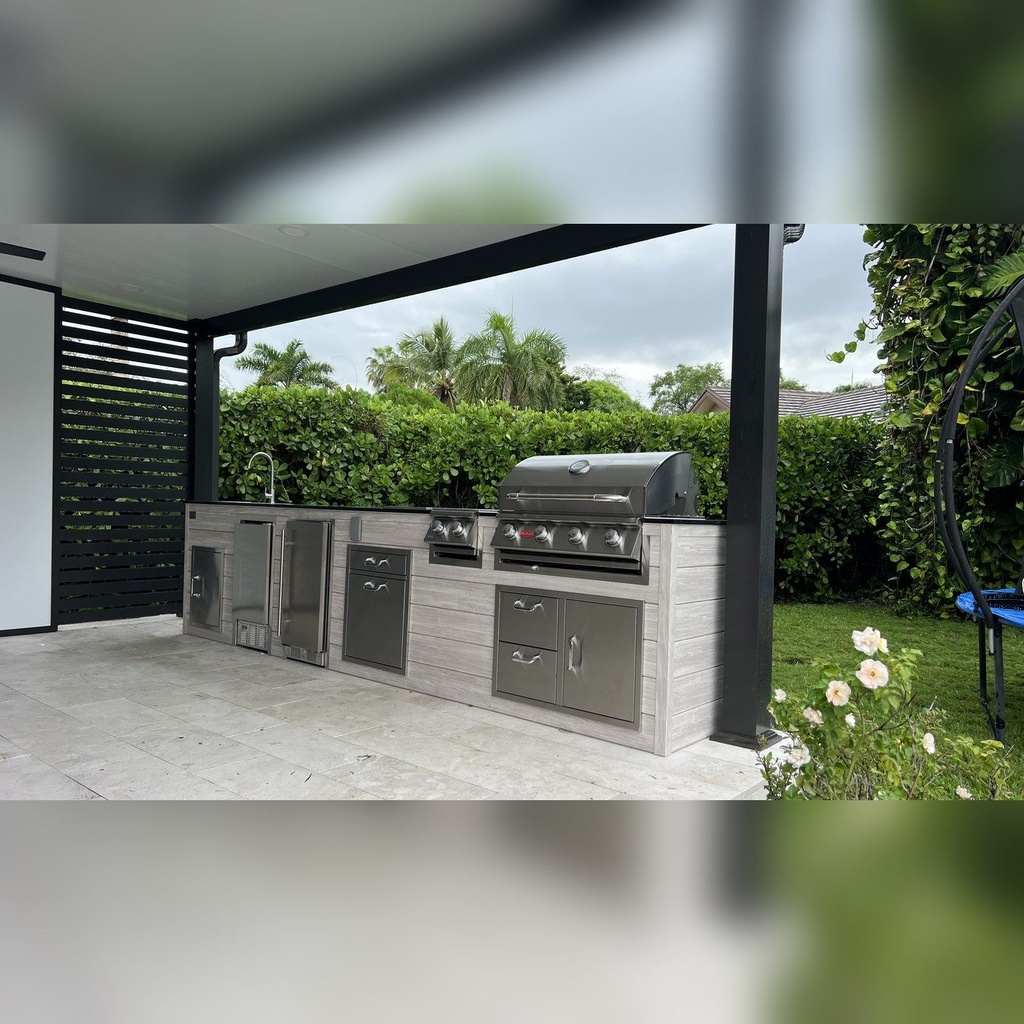 As installed by Perello Patio · Outdoorkitchen 12 ft · Beachwood Grey · Bull 30" Outlaw LP