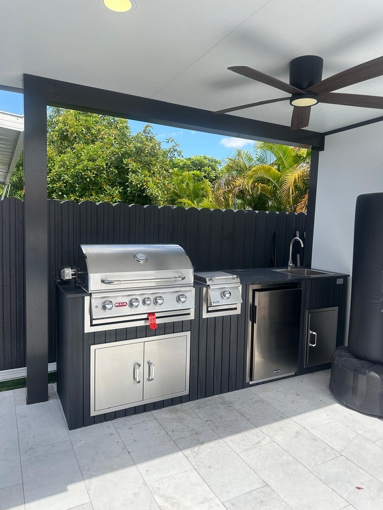 Outdoorkitchen 9 ft · Black · Bull 30" Angus LP - full view