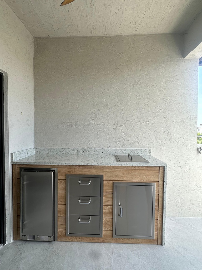 Outdoorkitchen 6 ft · Sunbleach Oak · Blaze BLZ-SSRF-15 - full view