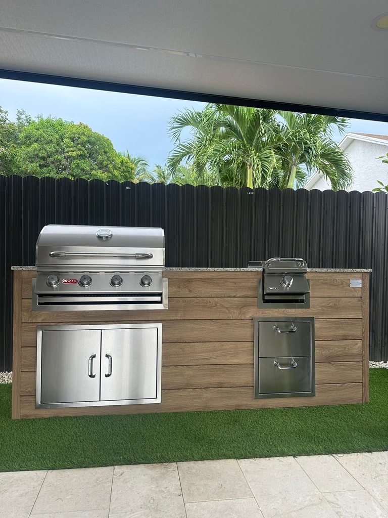 Outdoorkitchen 7 ft · Barrel Oak · Bull 30" Outlaw LP - full view