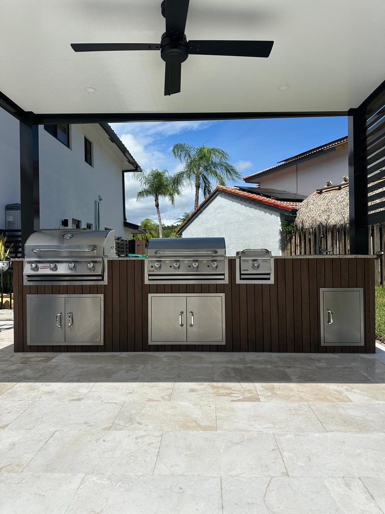 Outdoorkitchen 12 ft · Dark Brown · Bull 30" Outlaw LP - full view