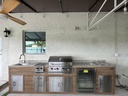 Outdoorkitchen 11 ft · Barrel Oak · Bull 30" Outlaw LP - full view