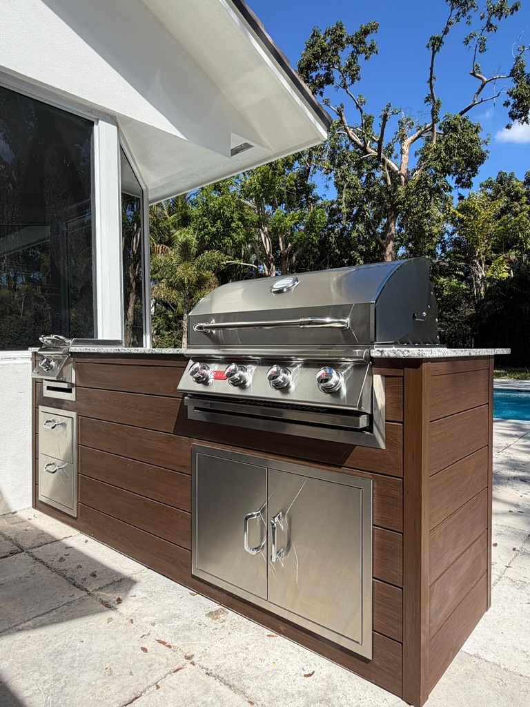 Outdoorkitchen 7 ft · Barrel Oak · Bull 30" Outlaw LP - full view