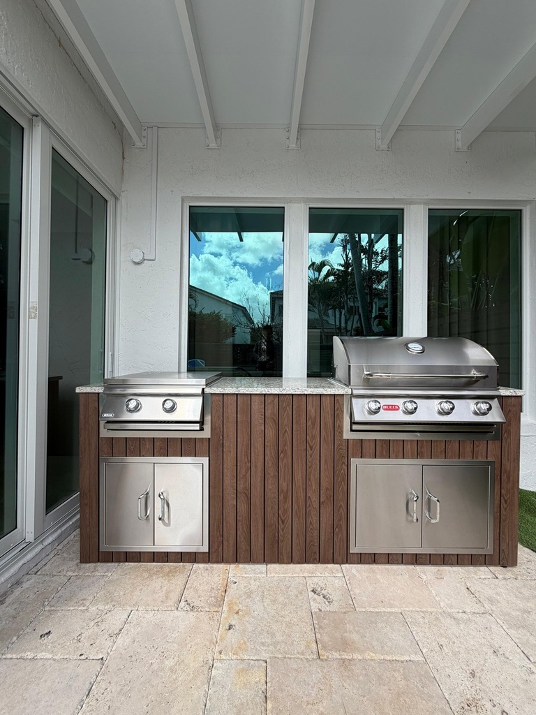 Outdoorkitchen 7 ft · Dark Brown · Bull 30" Outlaw LP - full view