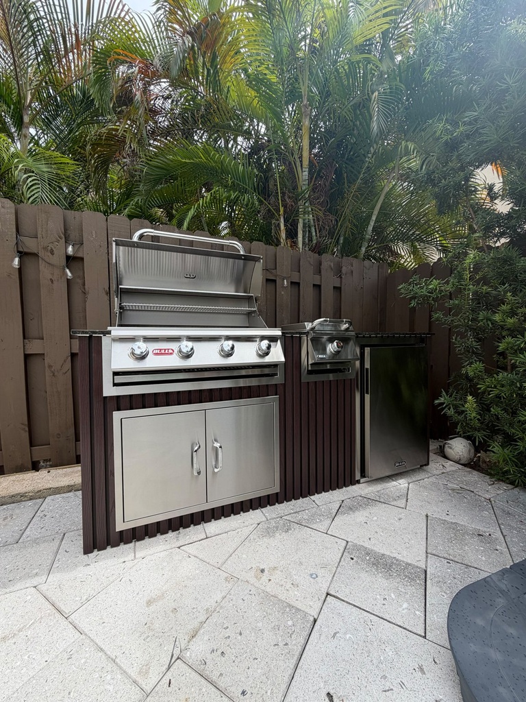 Outdoorkitchen 6 ft · Dark Brown · Bull 30" Outlaw LP - full view