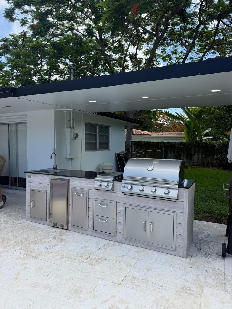 Outdoorkitchen 9 ft · Atlantic White · Bull 30" Outlaw LP - full view