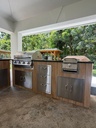 Outdoorkitchen 8 ft · Barrel Oak · Bull 30" Outlaw LP - full view