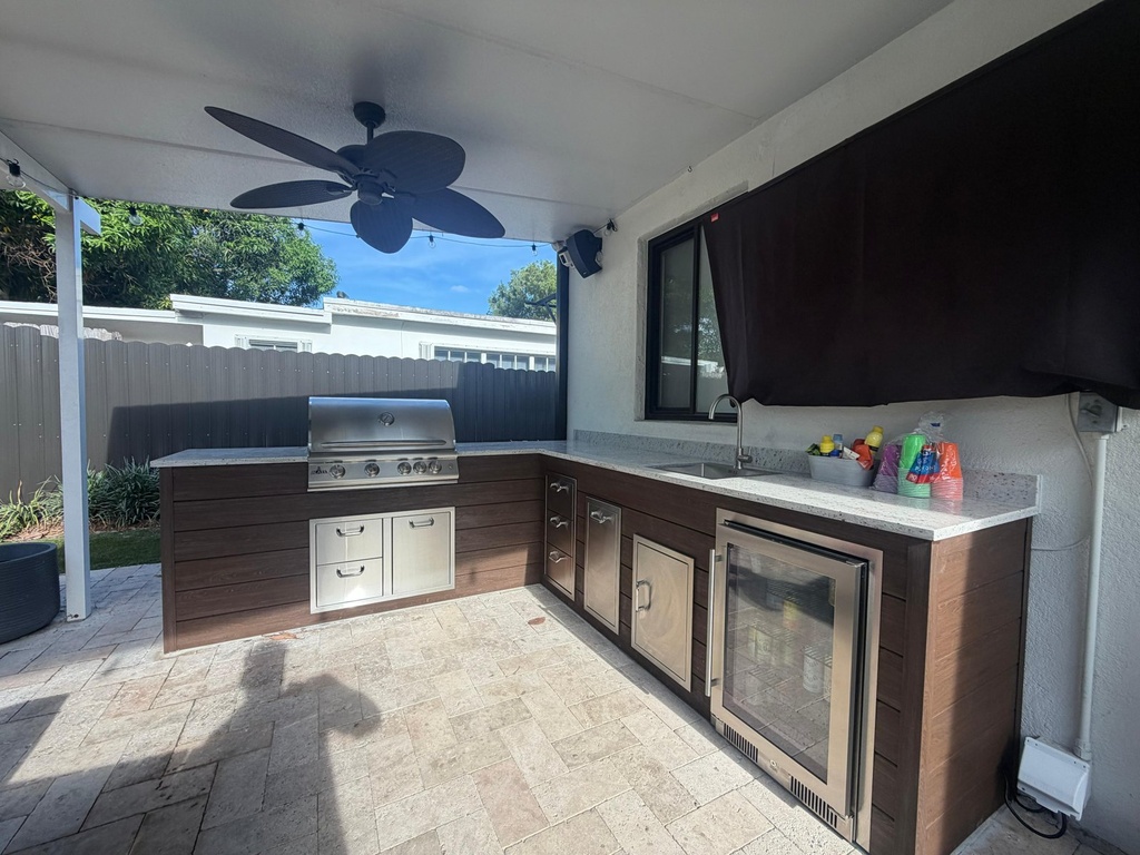 Outdoorkitchen 13 ft · Barrel Oak · Blaze BLZ-4LTE3 · L-Shape - full view