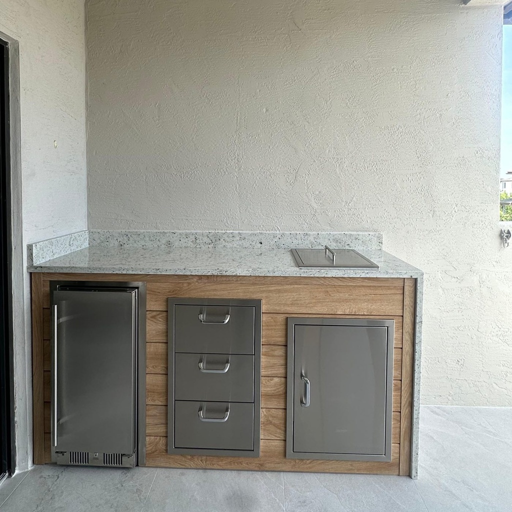 As installed by Perello Patio · Outdoorkitchen 6 ft · Sunbleach Oak · Blaze BLZ-SSRF-15