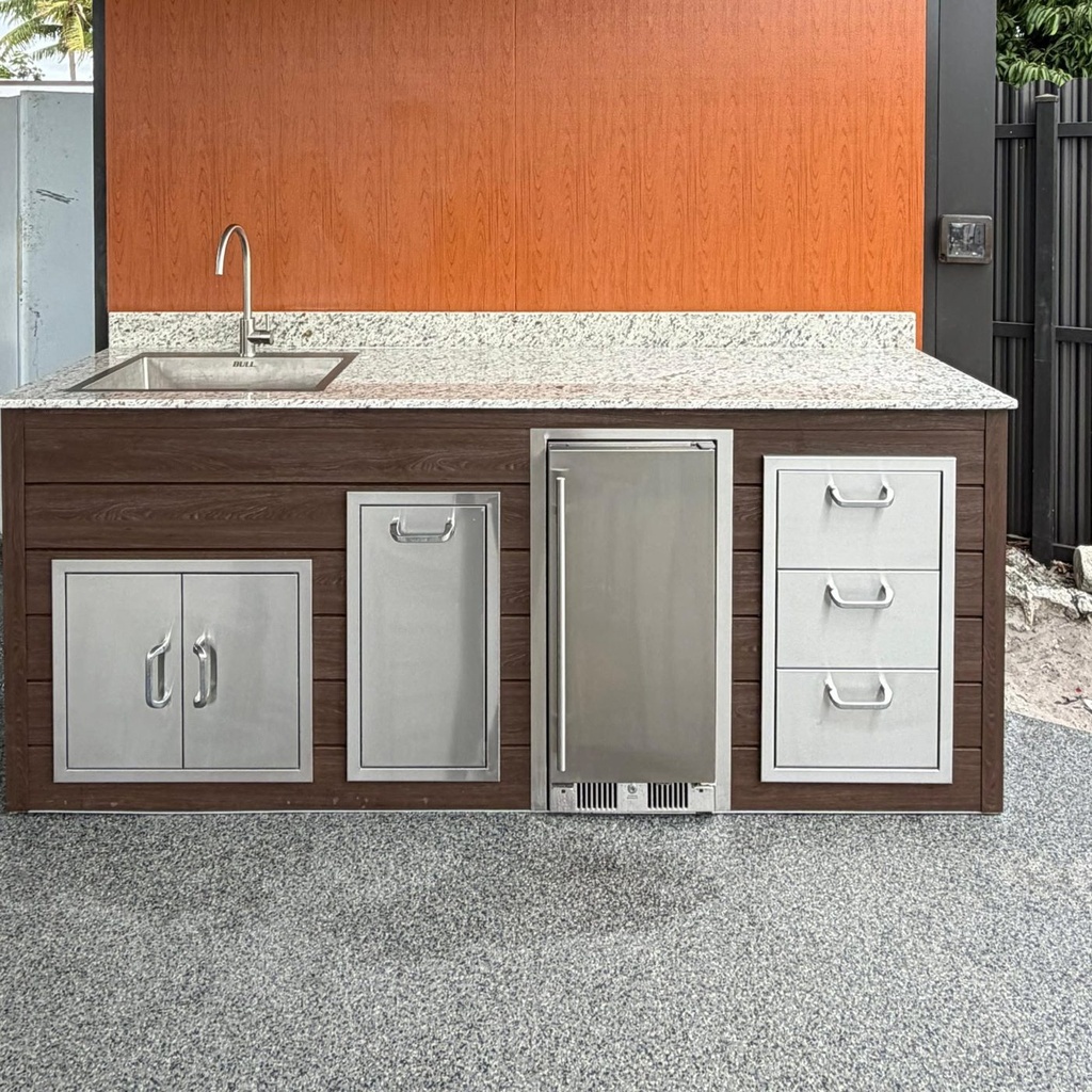 As installed by Perello Patio · Outdoorkitchen 6 ft · Modern Walnut · Bull 24″ Premium Sink & Faucet Over Mount