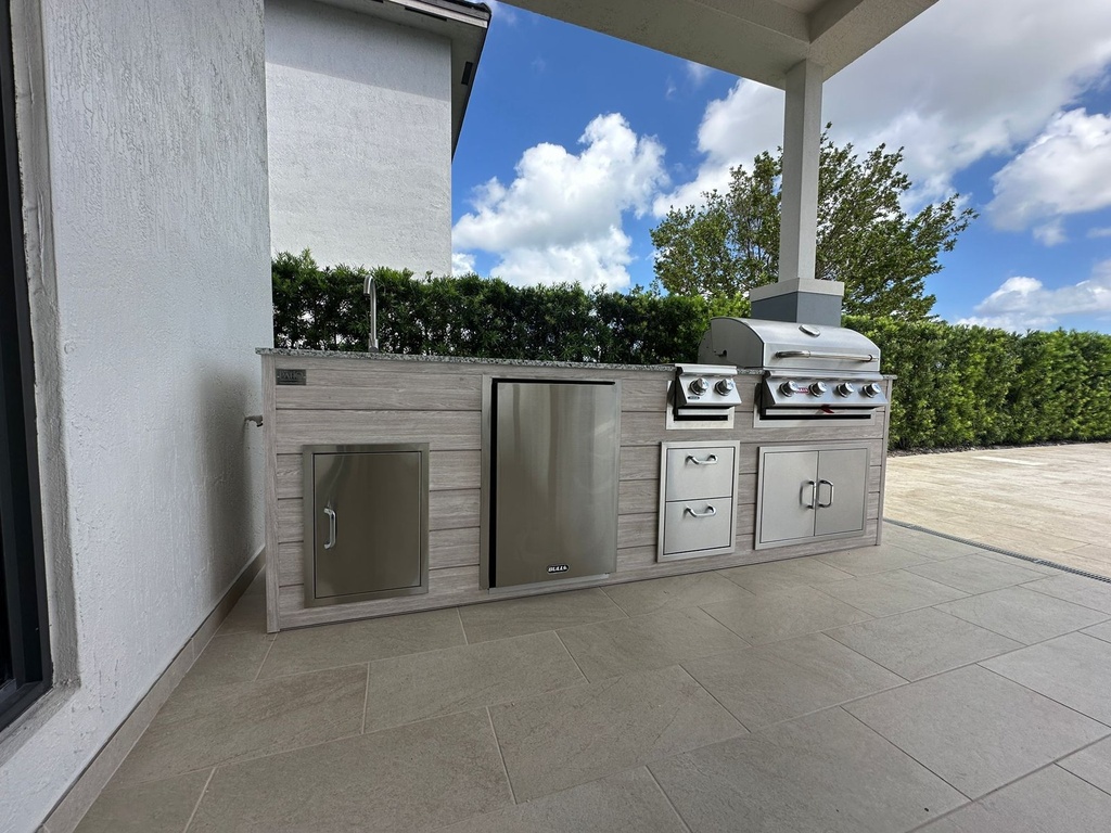 Perello Patio 9 ft Outdoor Kitchen · Bull Outlaw 30" · Weather Pro - full view