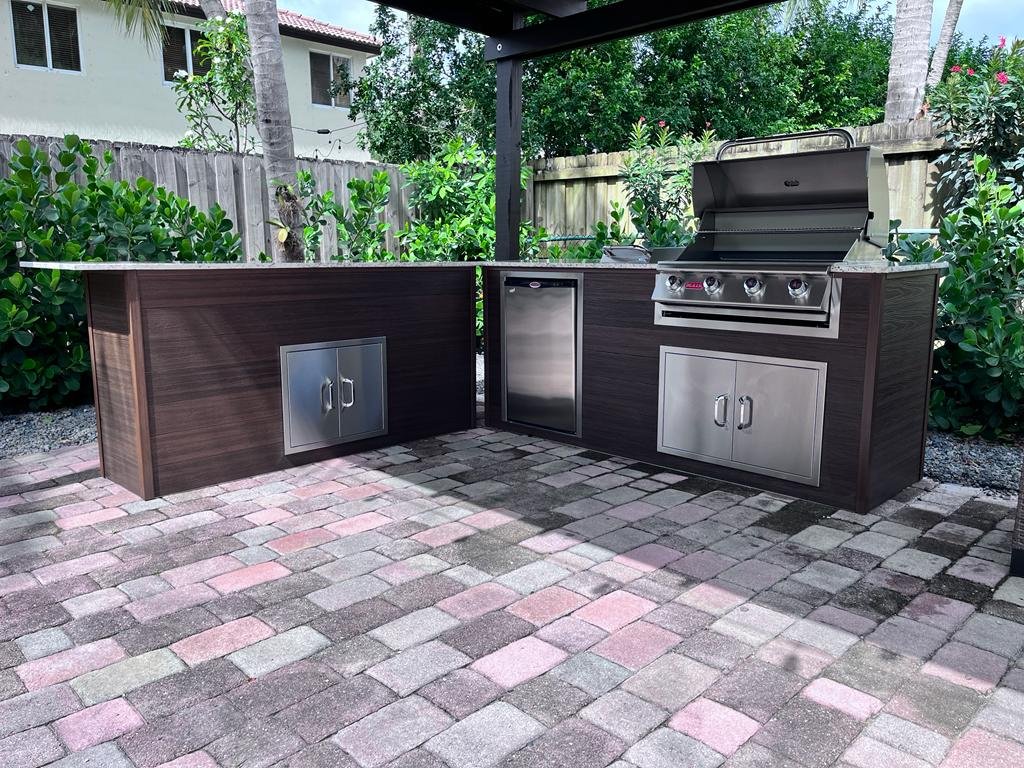 Perello Patio 12 ft L-Shape Outdoor Kitchen · Bull Outlaw 30" · WPC - full view