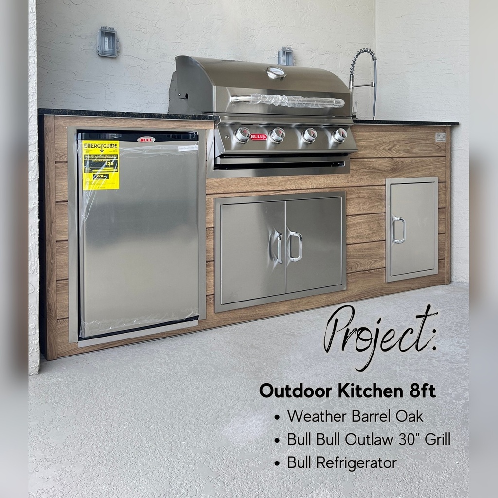 [OK-08-BO-01] Outdoorkitchen 8 ft · Barrel Oak · Bull 30" Outlaw LP