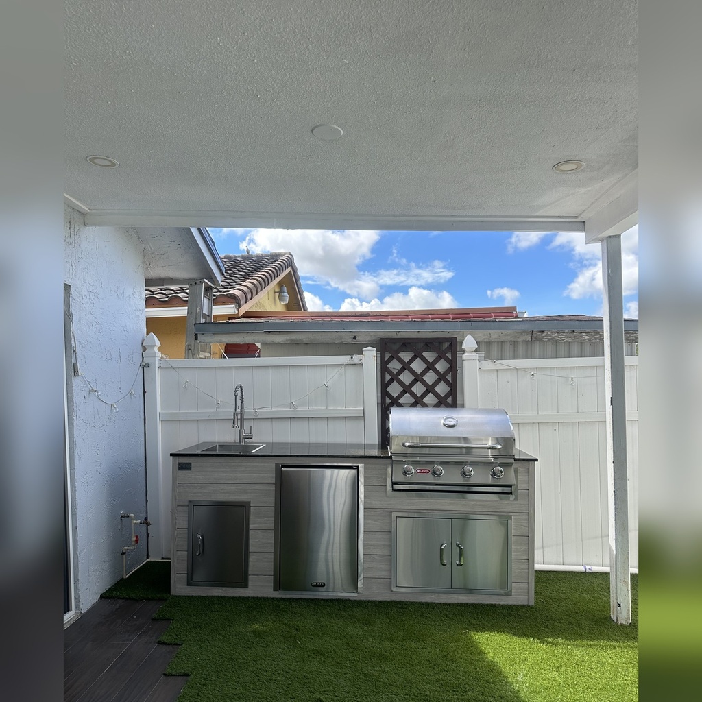 [OK-07-BW-01] Outdoorkitchen 7 ft · Beachwood Grey · Bull 30" Outlaw LP