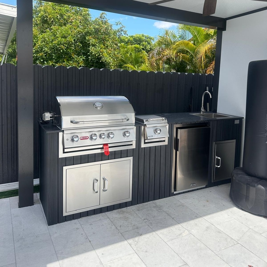 [OK-09-WBK-01] Outdoorkitchen 9 ft · Black · Bull 30" Angus LP