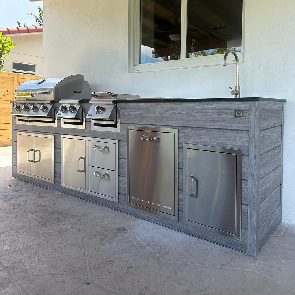 [OK-12-BG-03] Outdoorkitchen 12 ft · Barnboard Grey · Bull 30" Outlaw LP
