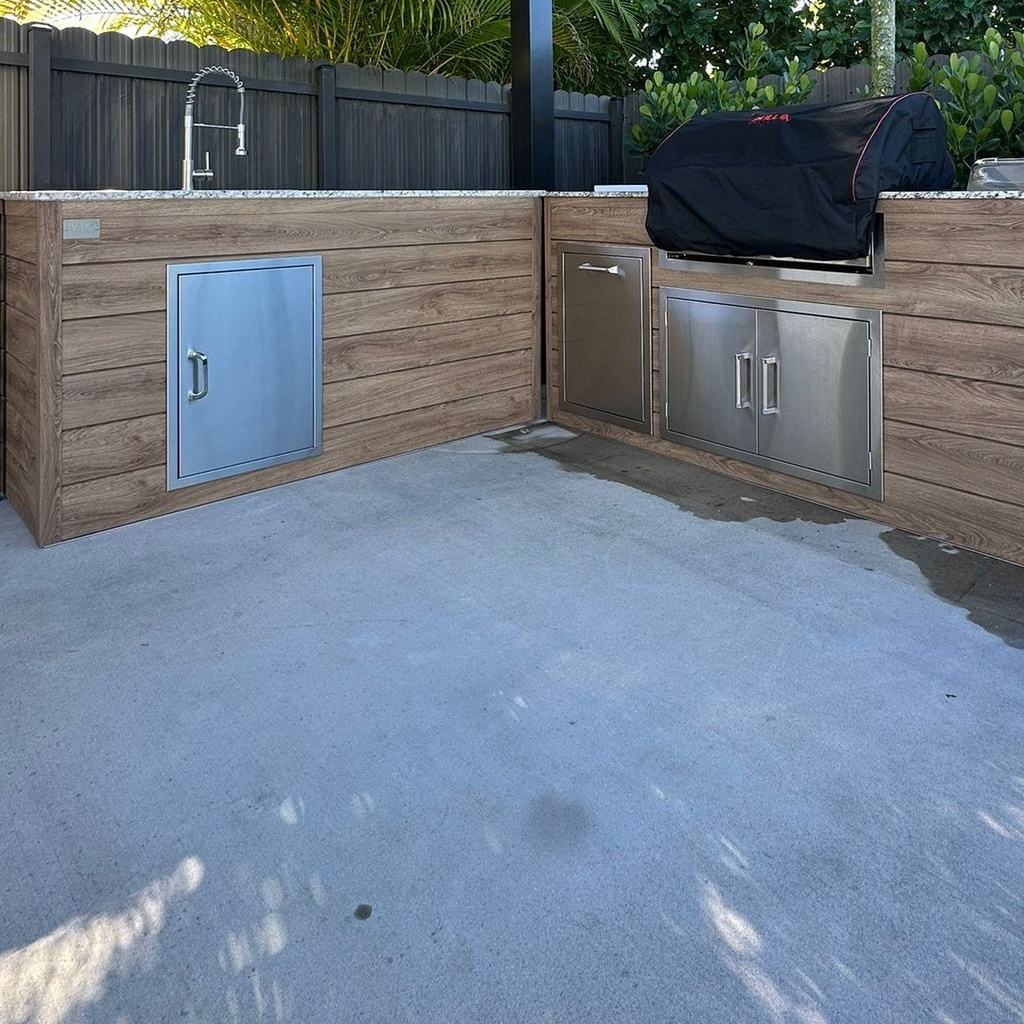 Outdoorkitchen 15 ft · Beachwood Grey · Bull 30" Outlaw LP · L-Shape