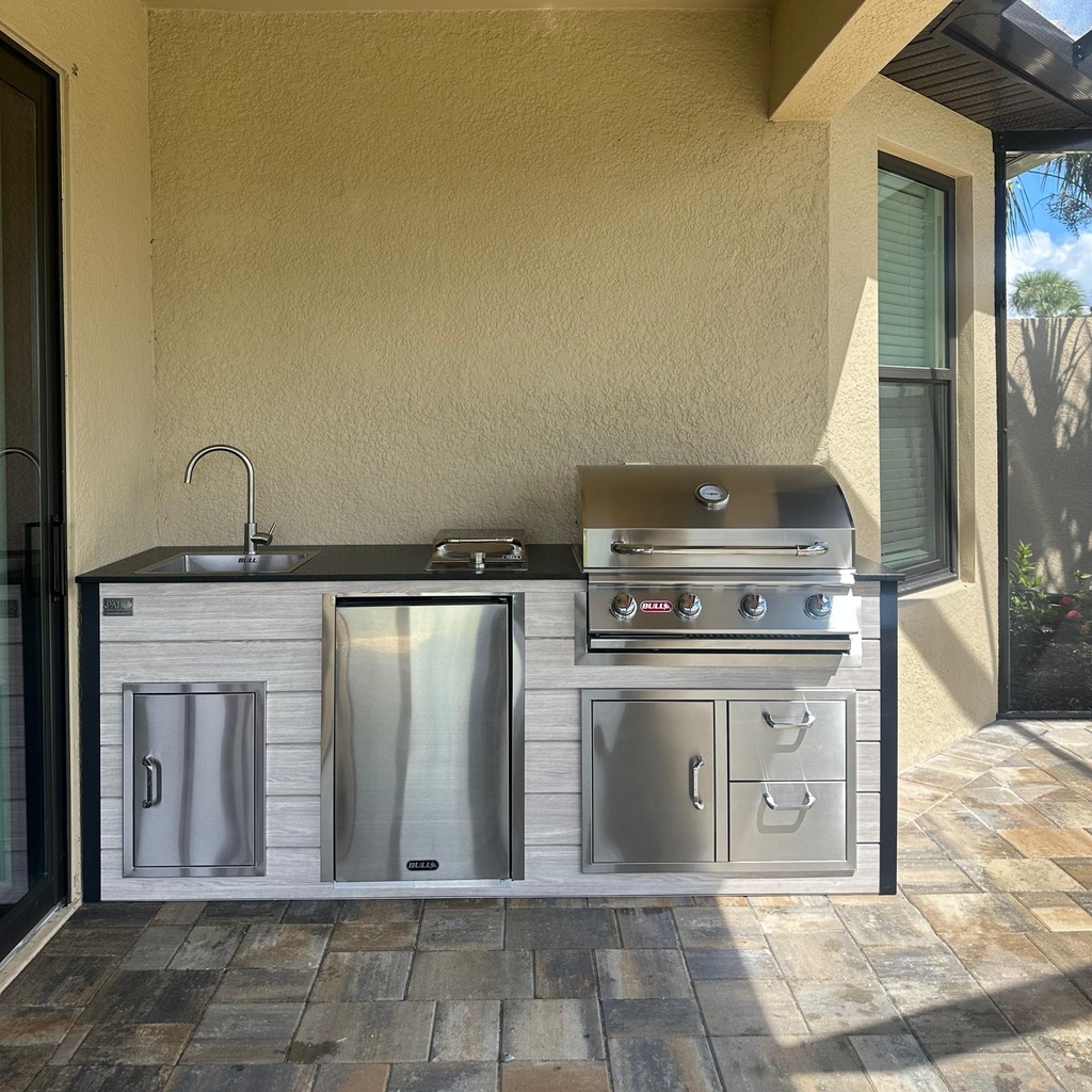 Perello Patio 8 ft Outdoor Kitchen · Bull Outlaw 30" · Weather Pro