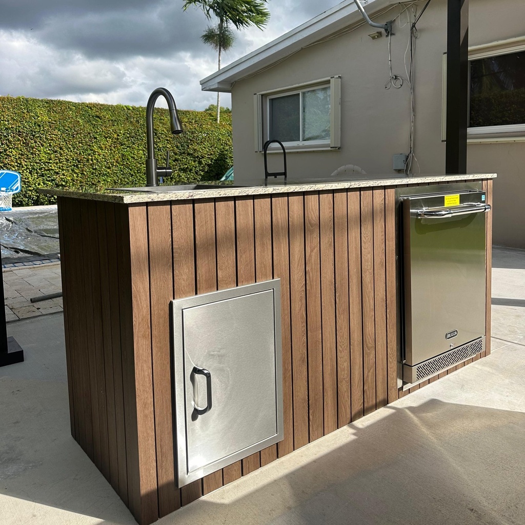 [OK-08-WLB-01] Outdoorkitchen 8 ft · Light Brown · Bull 18" Large Sink & Faucet Over Mount