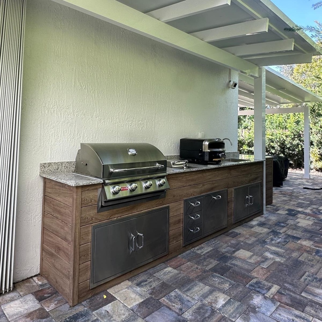 Outdoorkitchen 10 ft · Barrel Oak · Bull 30" Outlaw LP