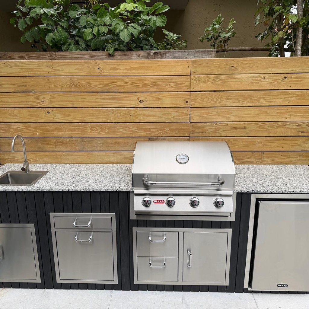 [OK-09-WBK-02] Outdoorkitchen 9 ft · Black · Bull 30" Outlaw LP