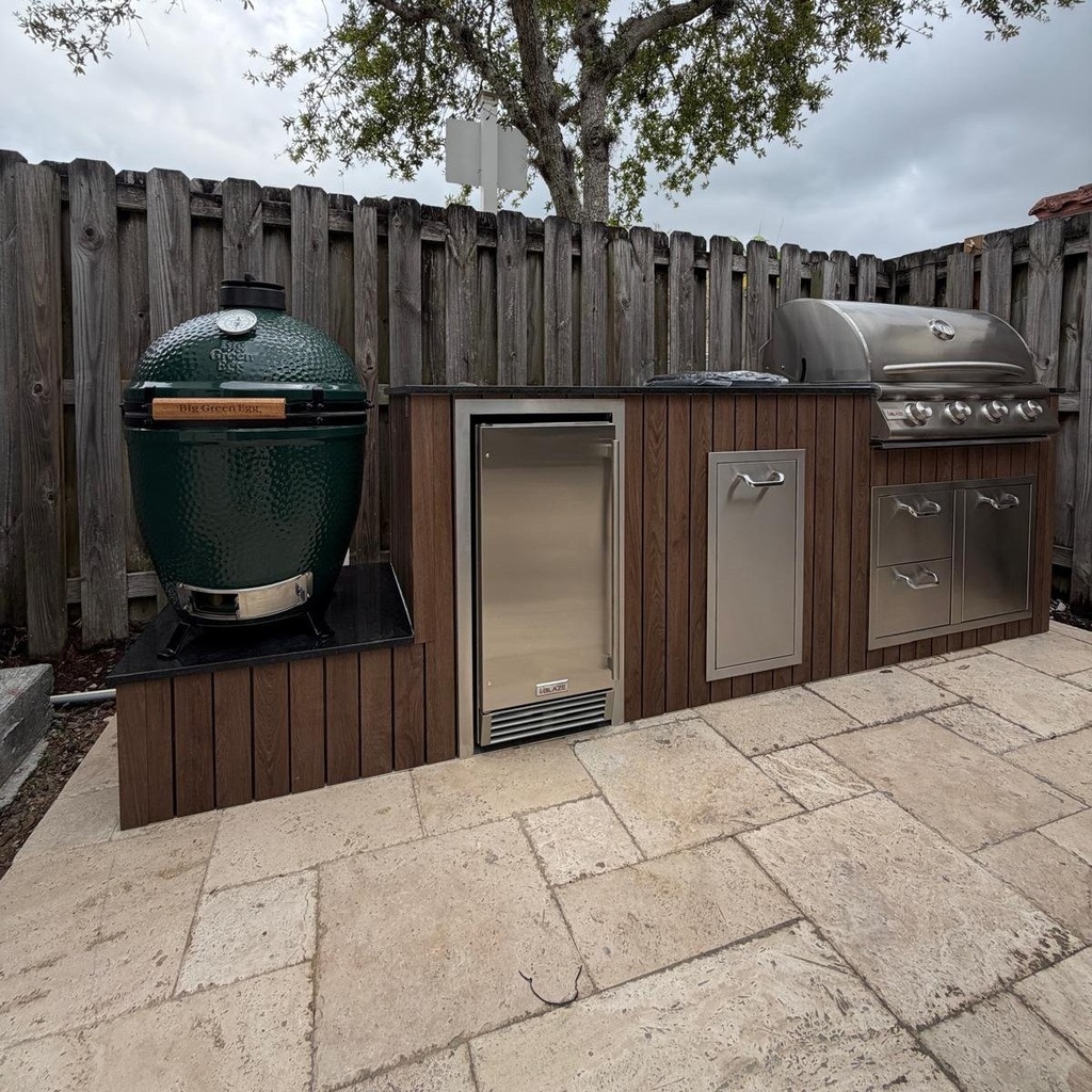 Outdoorkitchen 9 ft · Dark Brown · Bull 30" Outlaw LP