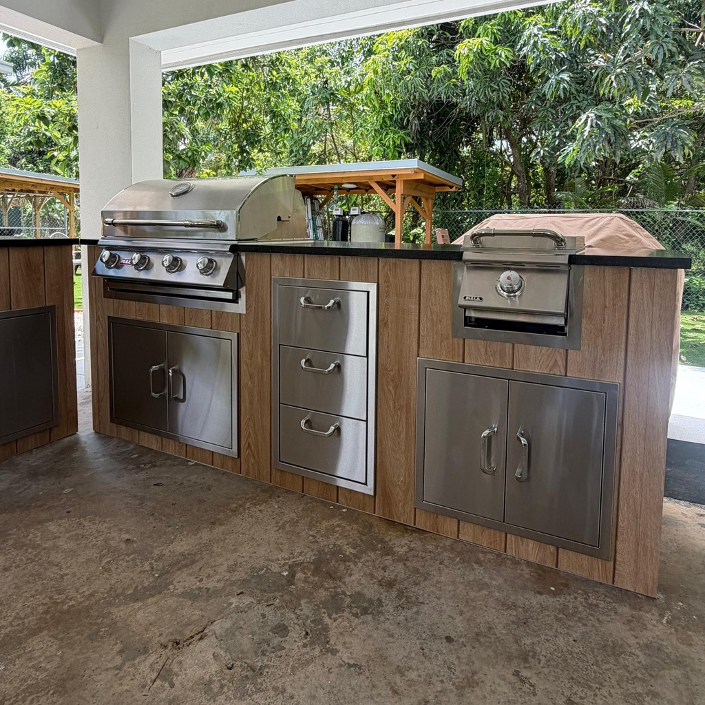 [OK-08-BO-03] Outdoorkitchen 8 ft · Barrel Oak · Bull 30" Outlaw LP