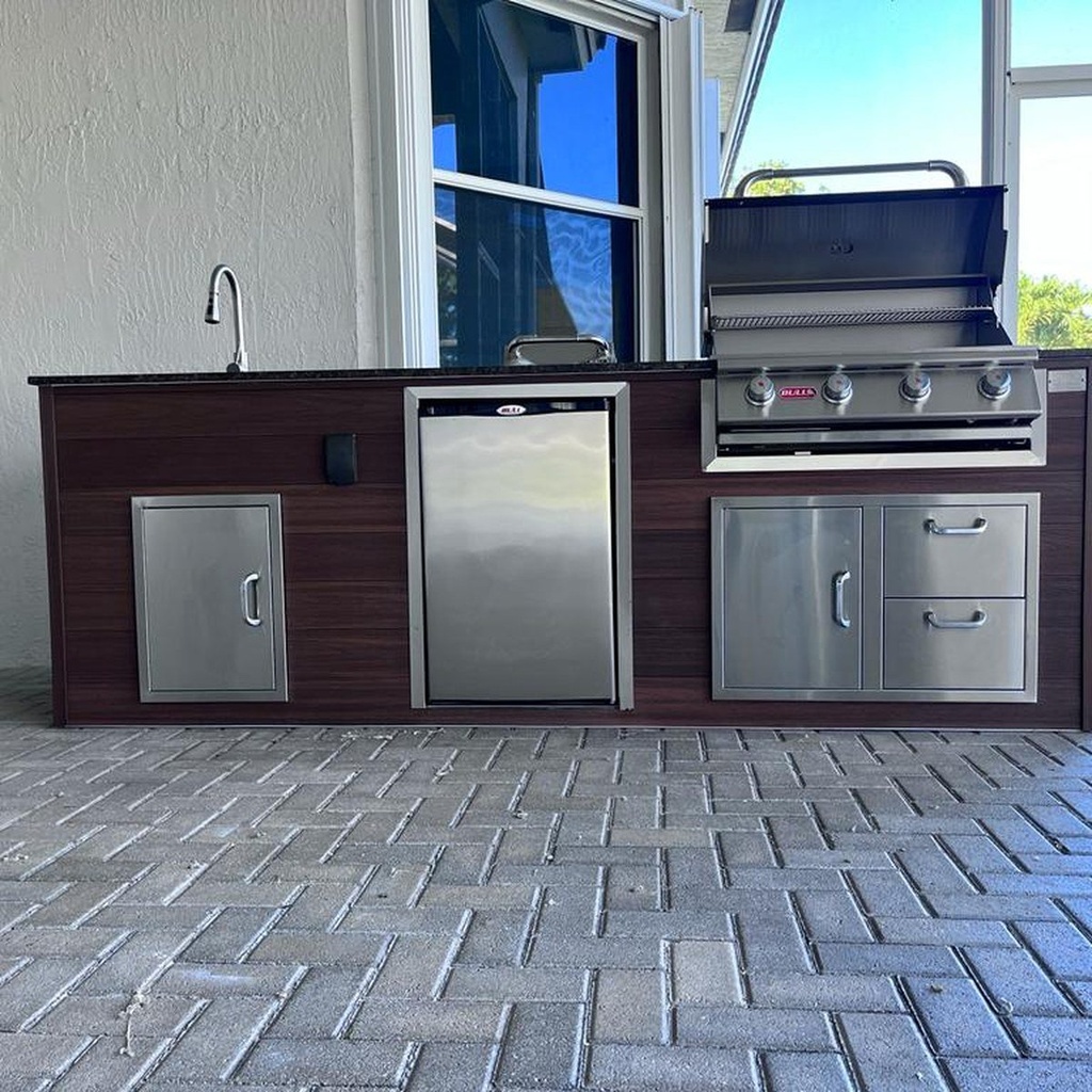 [OK-WPC-09-MW-03] Perello Patio 9 ft Outdoor Kitchen · Bull Outlaw 30" · WPC
